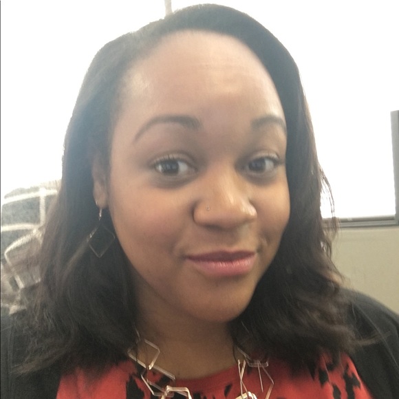 Meet your Posher, Adia - Picture 4 of 5